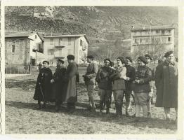 Ligne Maginot - RIMPLAS (RS) - (Ouvrage d'artillerie) - Des officiers de l'ouvrage devant le casernement de Rimplas