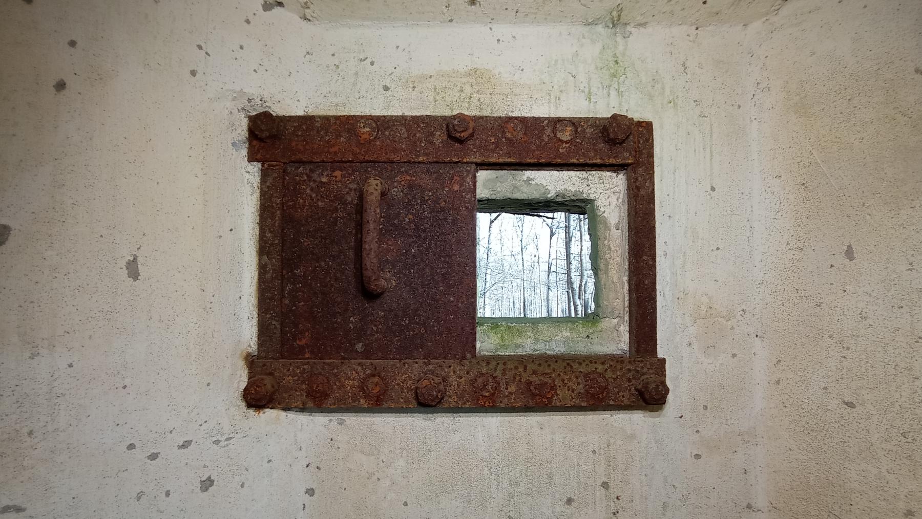 Ligne Maginot - FM39 - DIEBSKOPF 1 - (Blockhaus pour arme infanterie) - Détail du créneau latéral droit