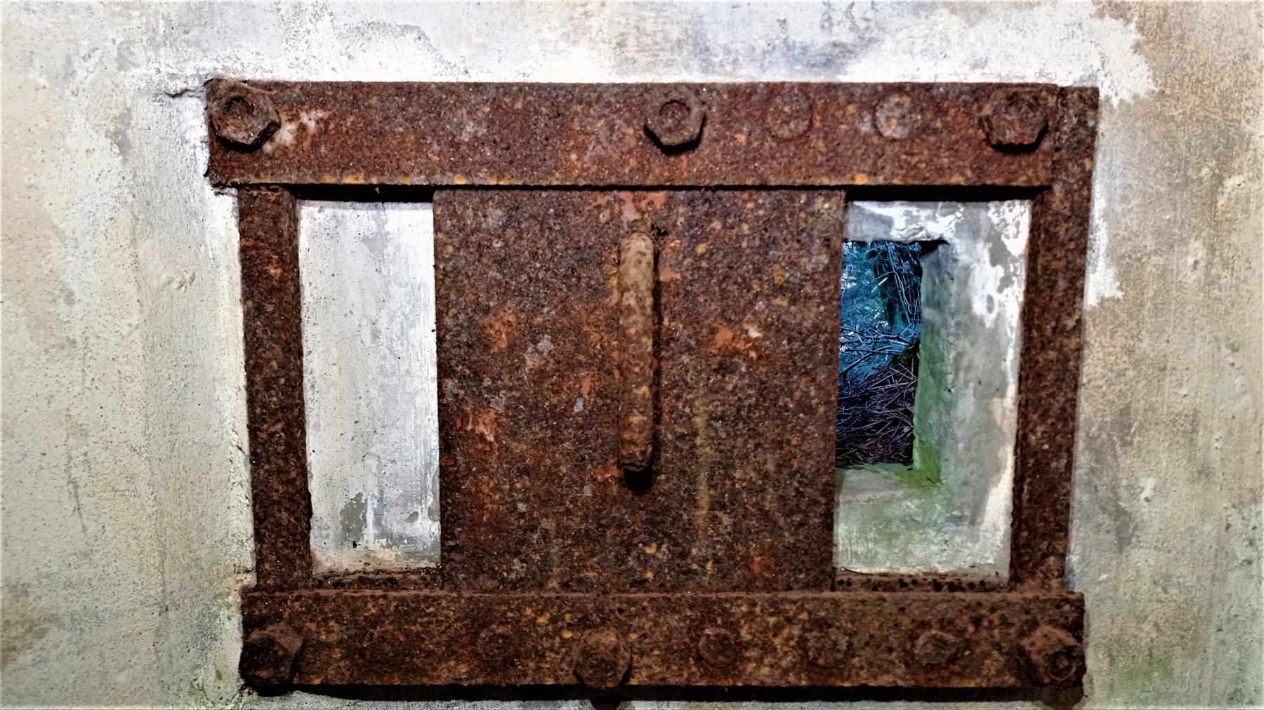 Ligne Maginot - FM40 - BETZENTHAL 3 - (Blockhaus pour arme infanterie) - Détail du créneau latéral droit
