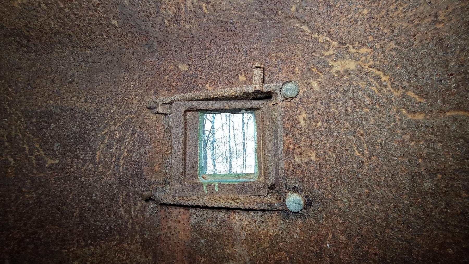 Ligne Maginot - GUNSTHAL COL EST - (Blockhaus pour arme infanterie) - Un des cinq créneaux de tirs de la cloche G.F.M.