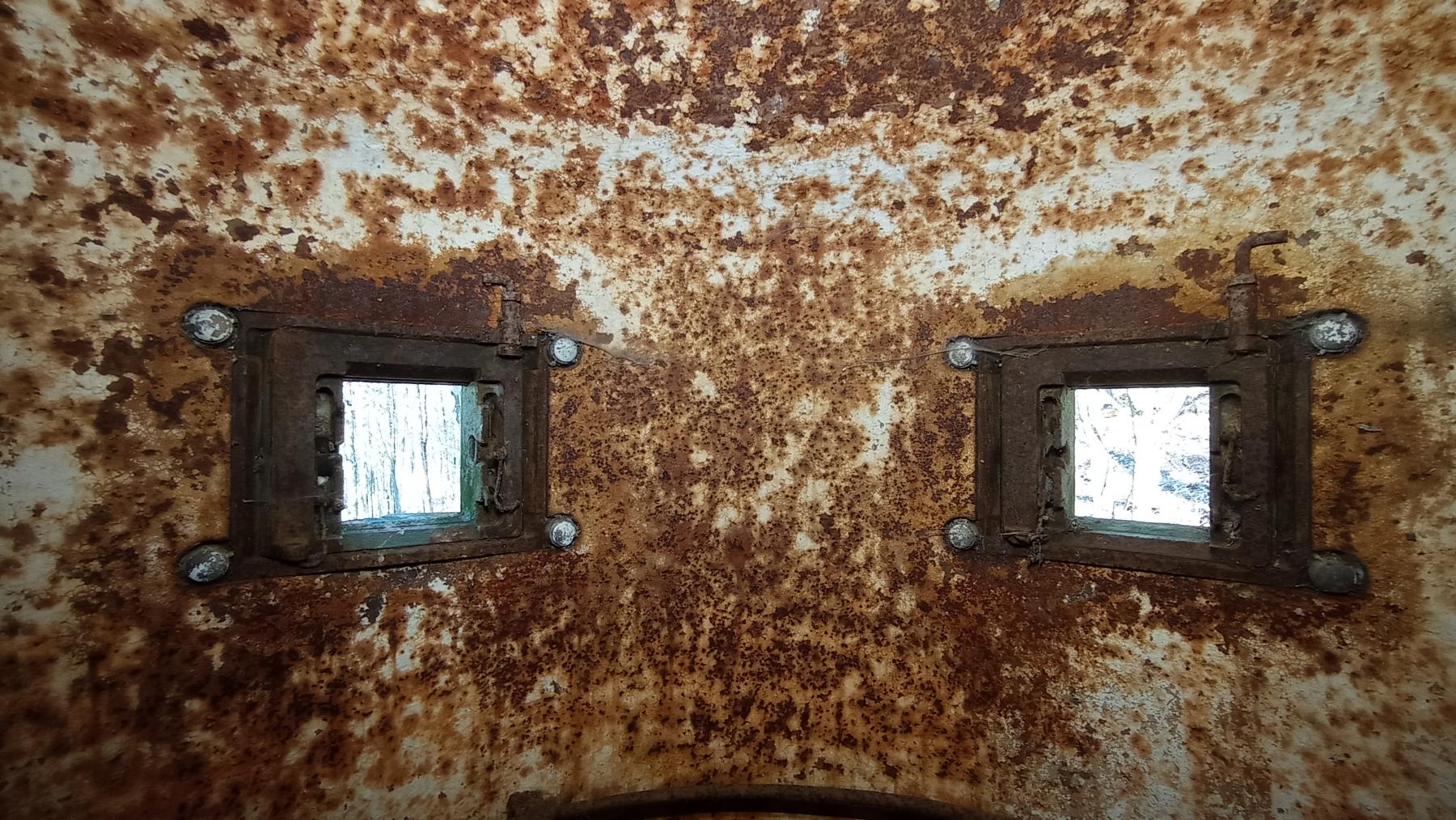 Ligne Maginot - GUNSTHAL FERME EST - (Blockhaus pour arme infanterie) - Créneaux de la cloche GFM