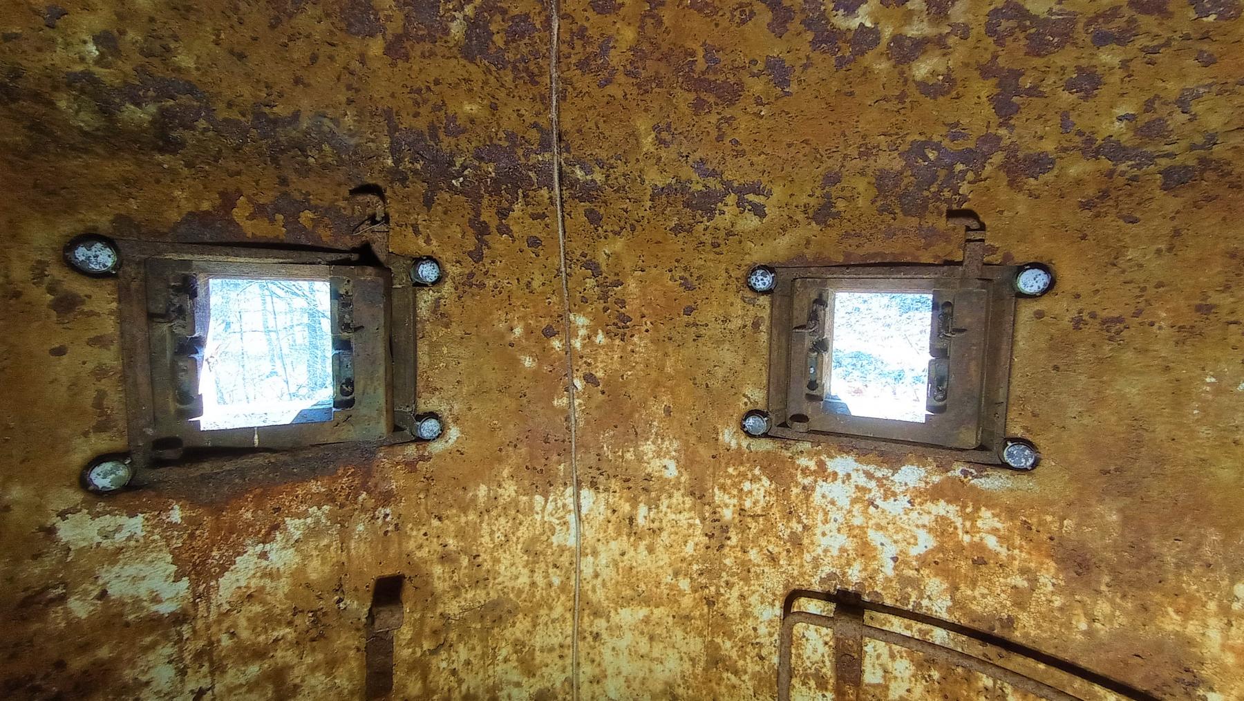 Ligne Maginot - GUNSTHAL FERME OUEST - (Blockhaus pour arme infanterie) - Créneaux de la cloche GFM