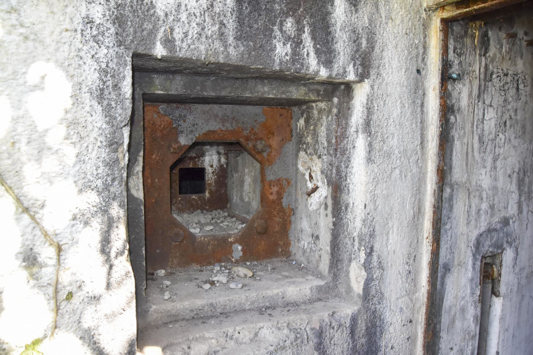 Ligne Maginot - 61/3 - OTTMARSHEIM SUD - (Casemate d'infanterie - Double) - Créneau FM entrée