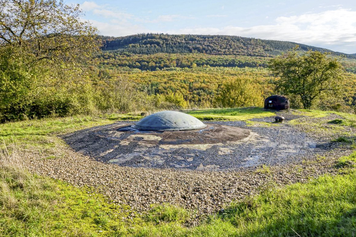 Ligne Maginot - FOUR A CHAUX - FAC - (Ouvrage d'artillerie) - Bloc 2
Couleurs d'automne sur la tourelle de 75 éclipsée