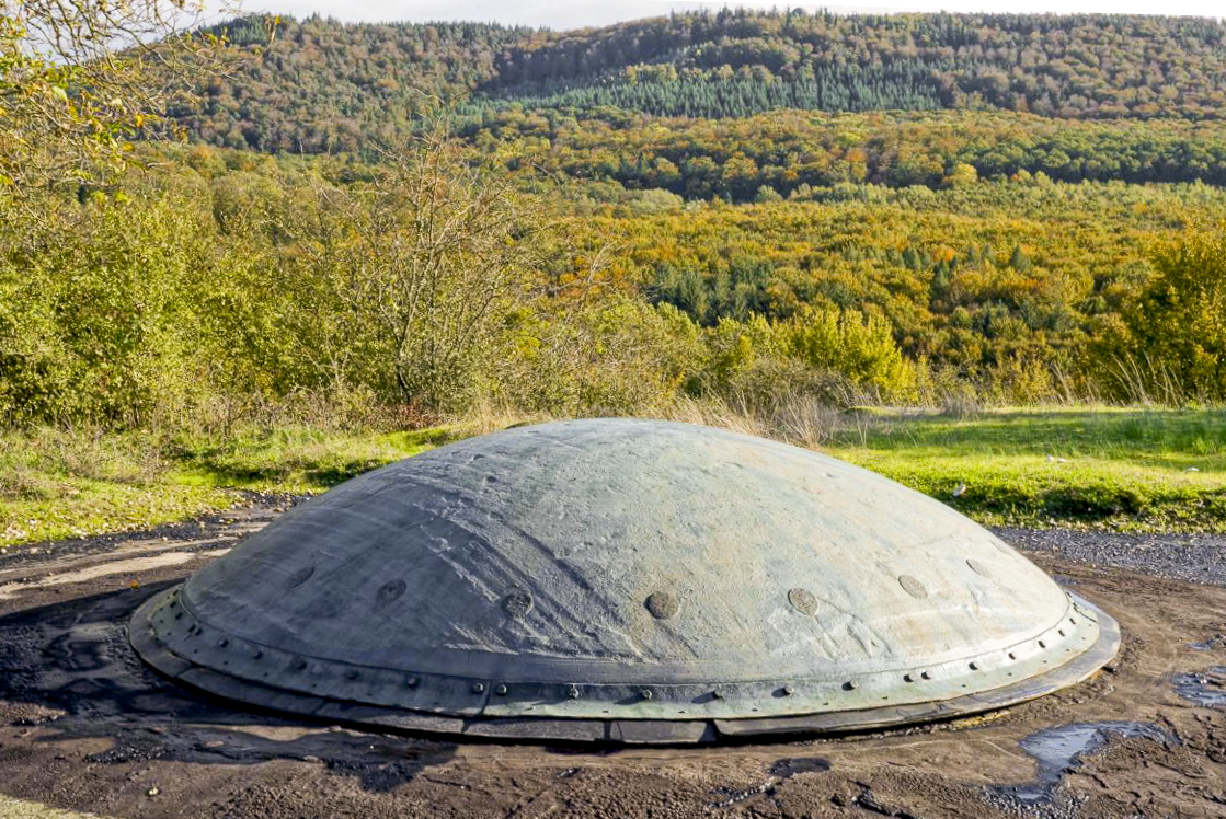 Ligne Maginot - FOUR A CHAUX - FAC - (Ouvrage d'artillerie) - Bloc 2 
Couleurs d'automne sur la tourelle de 75 éclipsée
