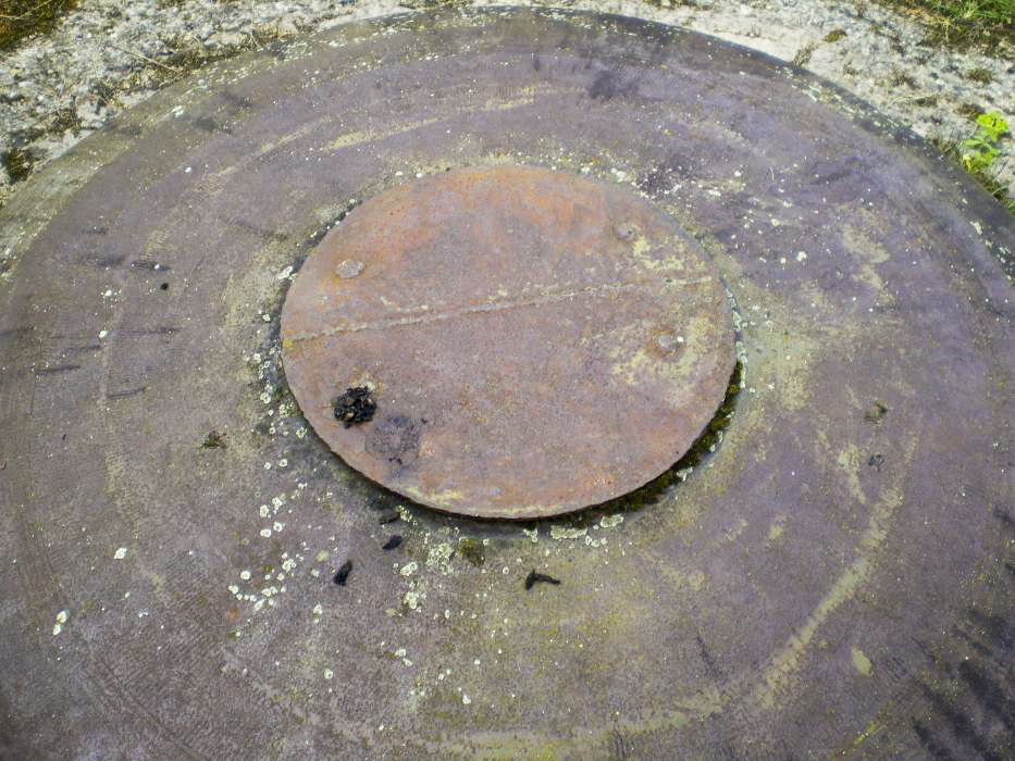 Ligne Maginot - FOUR A CHAUX - FAC - (Ouvrage d'artillerie) - Bloc 3
La cloche LG obturée, l'arme n'ayant jamais été mise au point.
