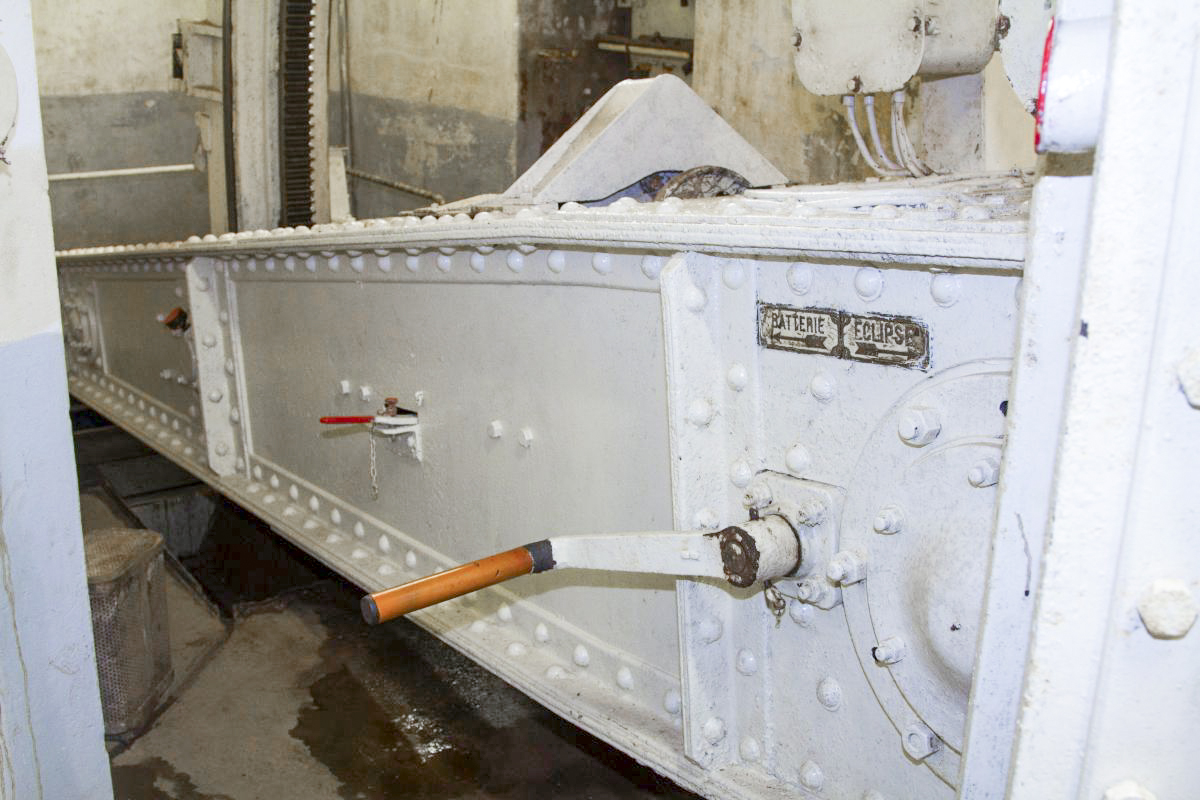 Ligne Maginot - FOUR A CHAUX - FAC - (Ouvrage d'artillerie) - Bloc 2
Etage inférieur de la tourelle de 75
Balancier