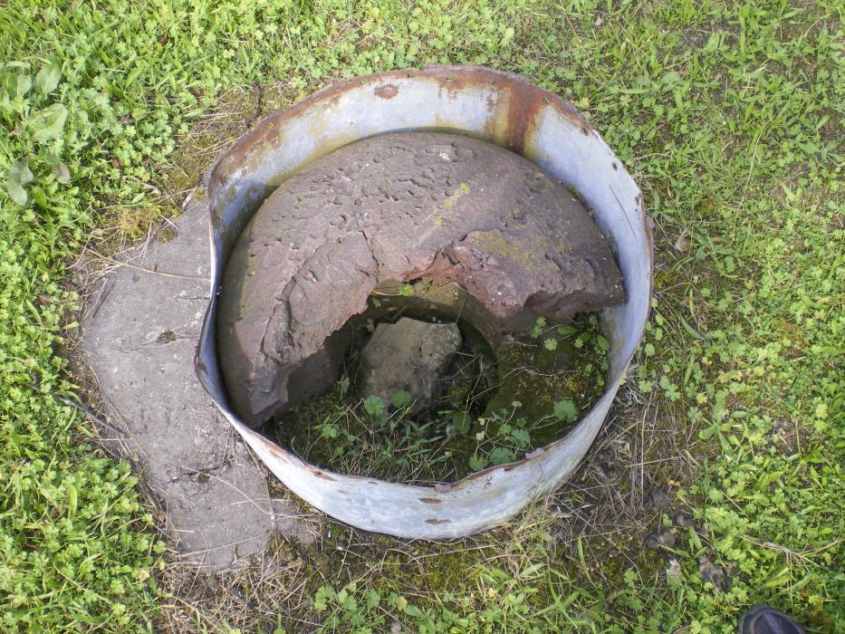 Ligne Maginot - FOUR A CHAUX - FAC - (Ouvrage d'artillerie) - Bloc 4
Champignon de prise d'air détruit