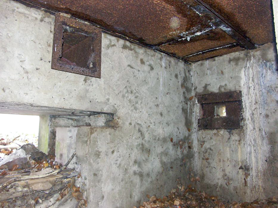 Ligne Maginot - PHILIPPSBOURG (Blockhaus pour canon) - Vue intérieure
Entrée de la pièce et gaine de ventilation