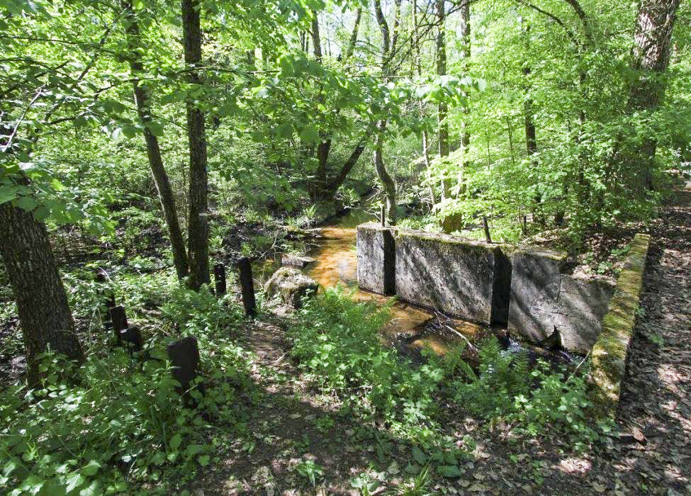 Ligne Maginot - ROTHENBOURG Est (Barrage 04) (Inondation défensive) - Le barrage et le réseau de rail antichar.
