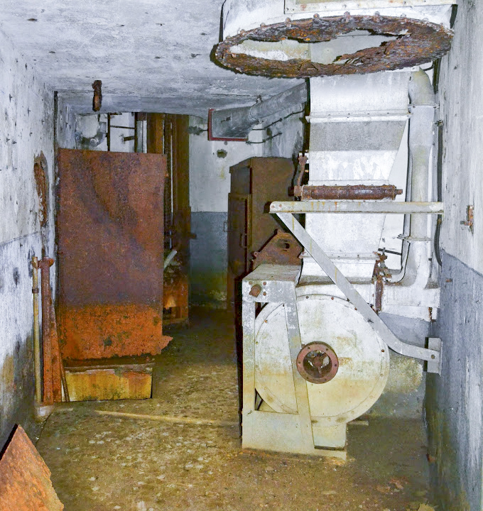 Ligne Maginot - BOIS de KANFEN Est - C43 (Casemate d'infanterie) - Les restes du système de ventilation