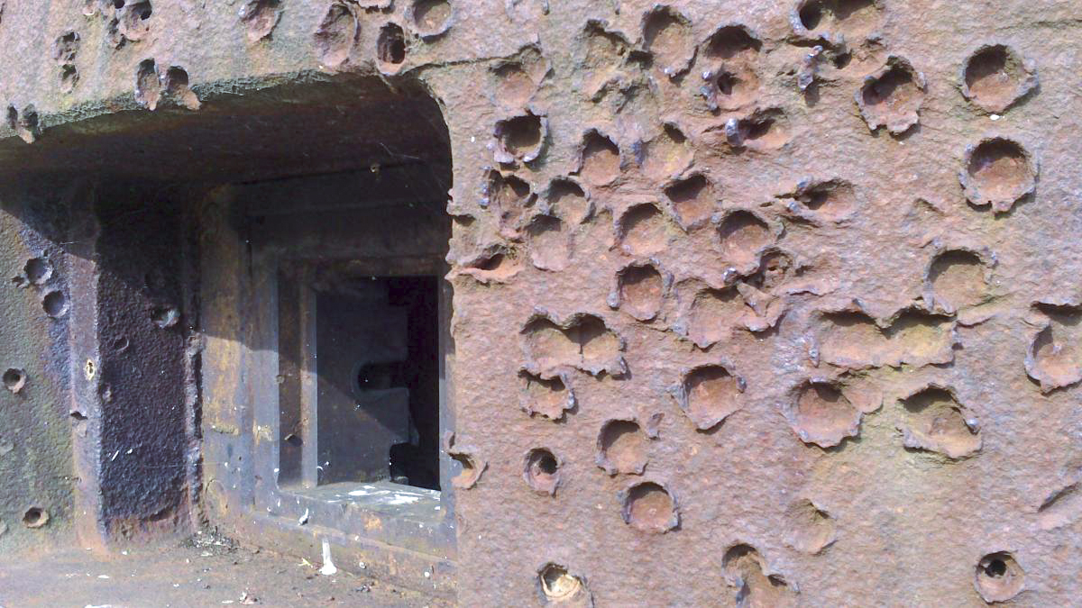 Ligne Maginot - HACKENBERG - A19 - (Ouvrage d'artillerie) - Entrée des hommes
Une des deux cloches GFM  - 164maginot