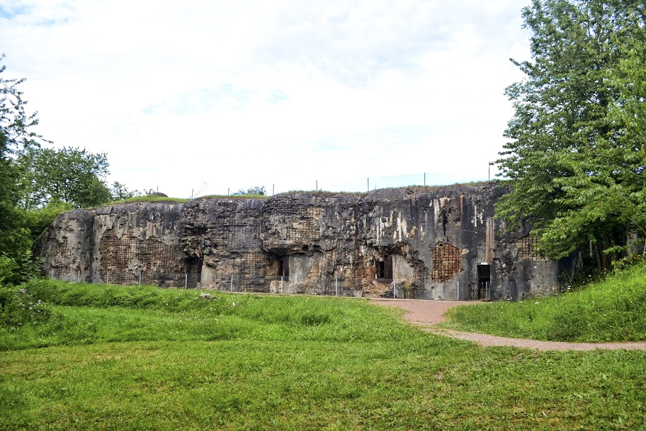 Ligne Maginot - HACKENBERG - A19 (Ouvrage d'artillerie) - Bloc 8
Casemate d'artillerie pilonnée par l'artillerie américaine en 1944 - PAVEL Jan