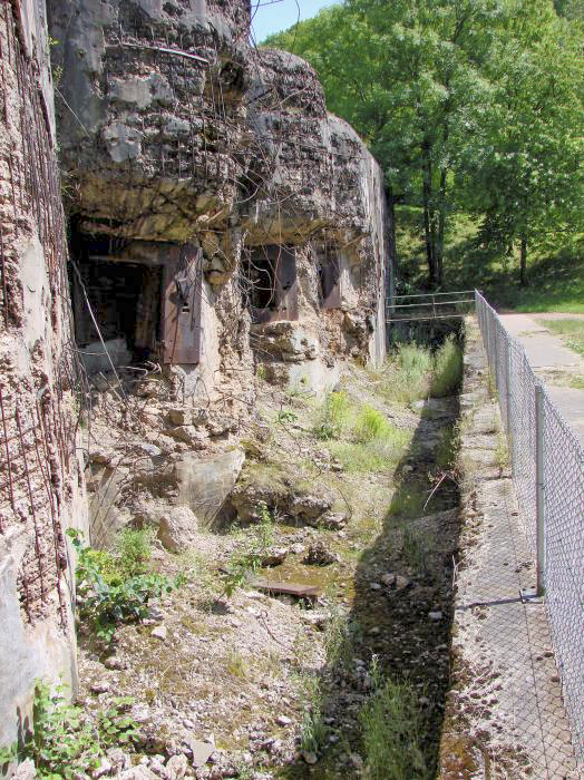 Ligne Maginot - HACKENBERG - A19 (Ouvrage d'artillerie) - Bloc 8
Le fossé diamant. - Schnoupf