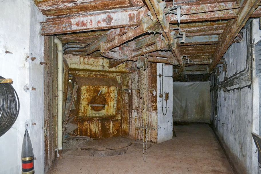 Ligne Maginot - HACKENBERG - A19 (Ouvrage d'artillerie) - Bloc 8
Casemate d'artillerie
Créneau de 75/29 - PAVEL Jan