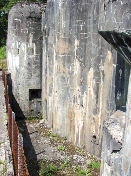 Ligne Maginot - HACKENBERG - A19 (Ouvrage d'artillerie) - Bloc 9
Fossé diamant avec vue sur le créneau de défense du fossé. - Schnoupf