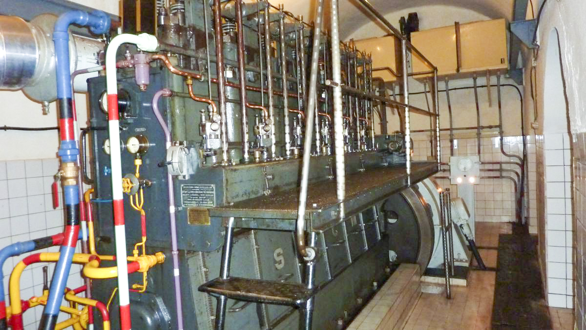 Ligne Maginot - HACKENBERG - A19 (Ouvrage d'artillerie) - L'usine électrique
Groupe électrogène à moteur SGCM 6 GVU 42