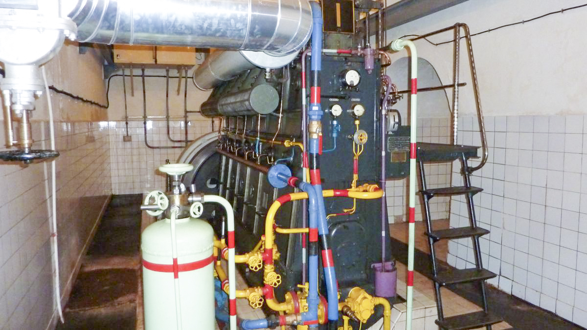 Ligne Maginot - HACKENBERG - A19 (Ouvrage d'artillerie) - L'usine électrique
Groupe électrogène à moteur SGCM 6 GVU 42 - ELLENA-CUNY