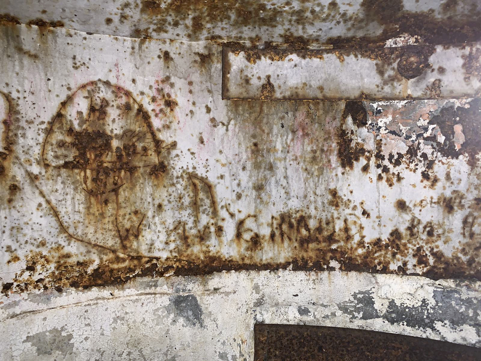 Ligne Maginot - HUTTINGUE - (Ouvrage d'infanterie) - Graffitis dans la coupole Ouest