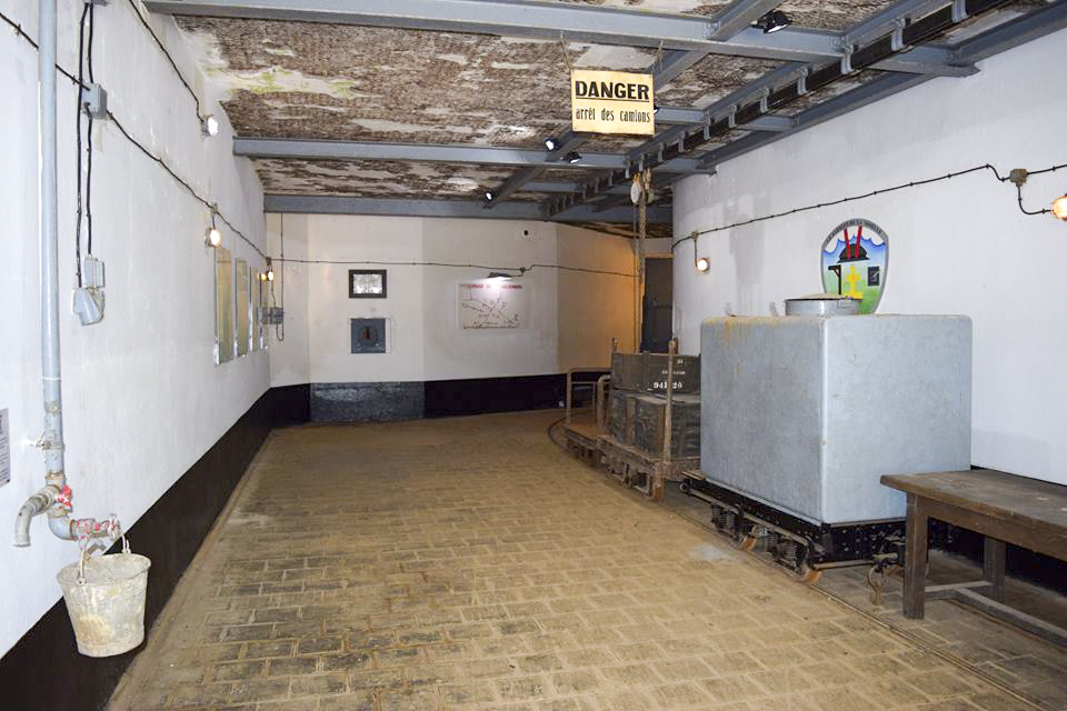 Ligne Maginot - GALGENBERG - A15 - (Ouvrage d'artillerie) - Entrée munitions
Le hall d'entrée