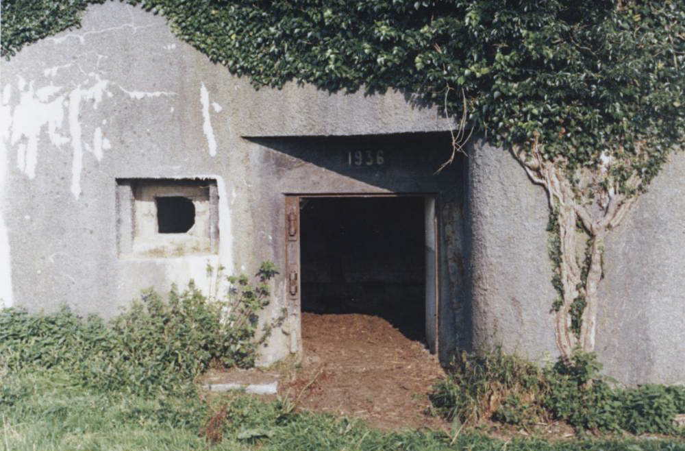 Ligne Maginot - B721 - TRIEUX du CHENEAU (Blockhaus pour canon) - L'entrée, avec sa date 1936