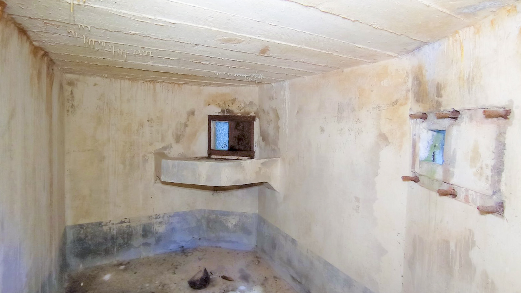 Ligne Maginot - FM77 - BETZENTHAL 4 - (Blockhaus pour arme infanterie) - Les deux créneaux - Baptiste GAUDIN