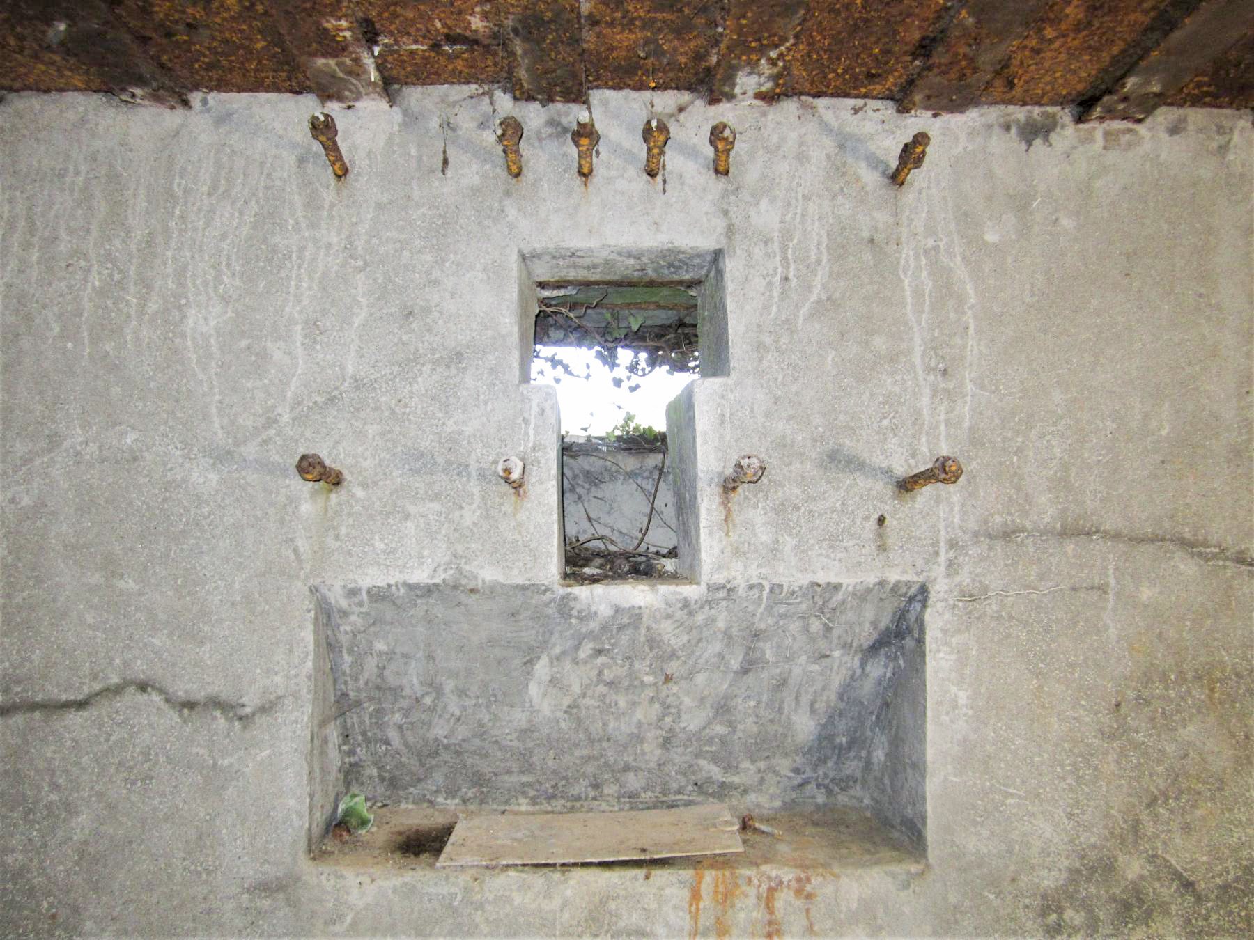 Ligne Maginot - FM127 - PETIT MUEHLBERG NORD - (Blockhaus pour arme infanterie) - Le créneau pour mitrailleuse - Gregory Fuchs