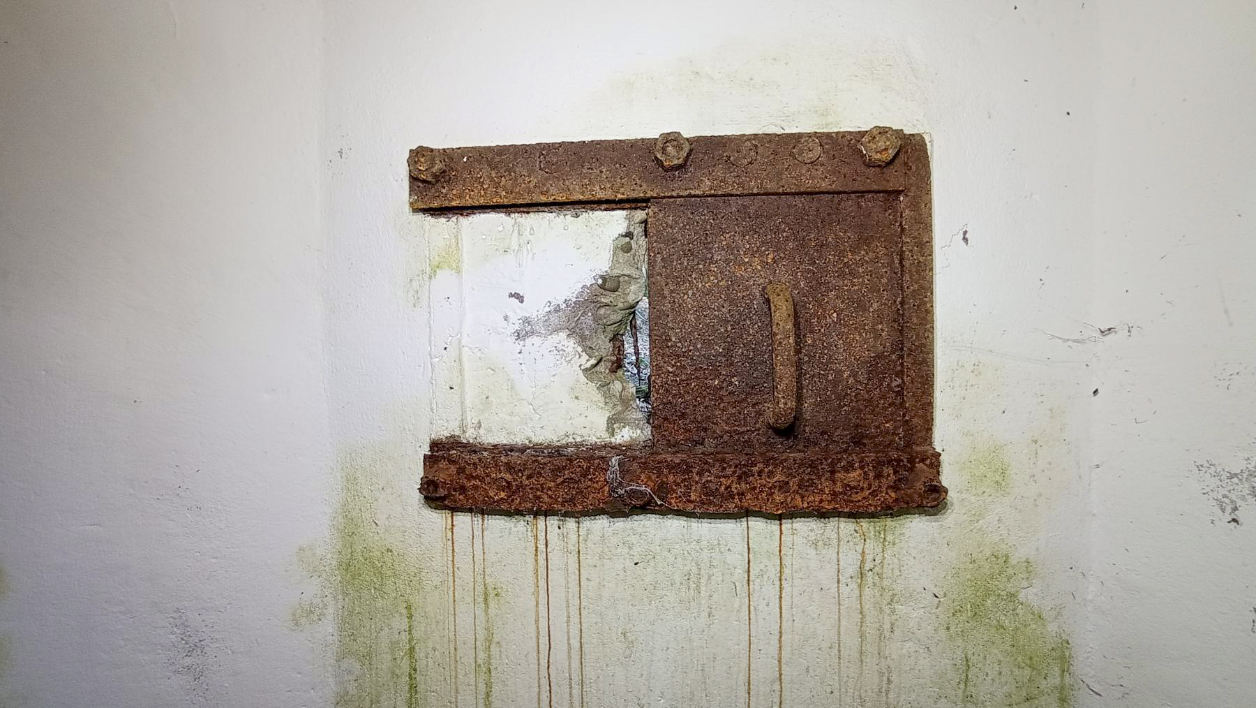 Ligne Maginot - FM76 - GUNSTHAL 1 - (Blockhaus pour arme infanterie) - Détail du créneau droit - Baptiste GAUDIN