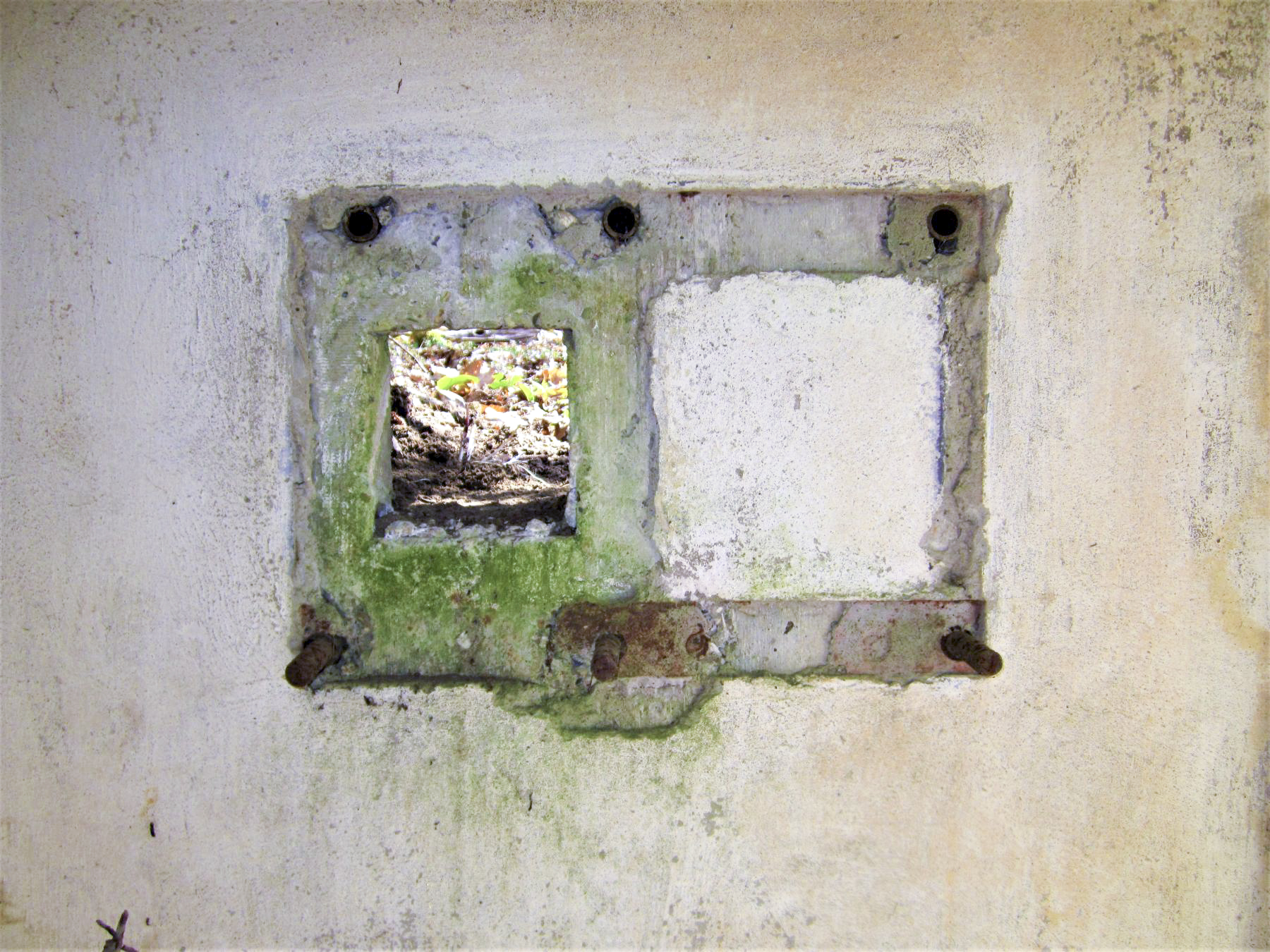 Ligne Maginot - FM10 - HIRTENMATT 2 - (Blockhaus pour arme infanterie) - Créneau latéral droit - Gregory Fuchs