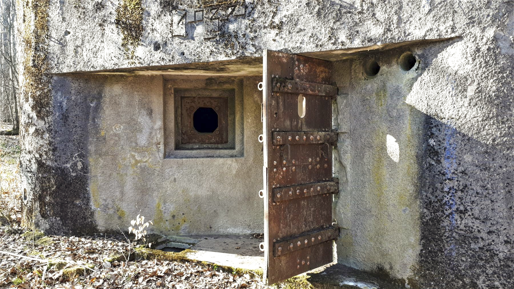 Ligne Maginot - NONNENHARDT N°3 - (Blockhaus pour arme infanterie) - L'entrée défendu par un créneau FM de la caponnière de façade