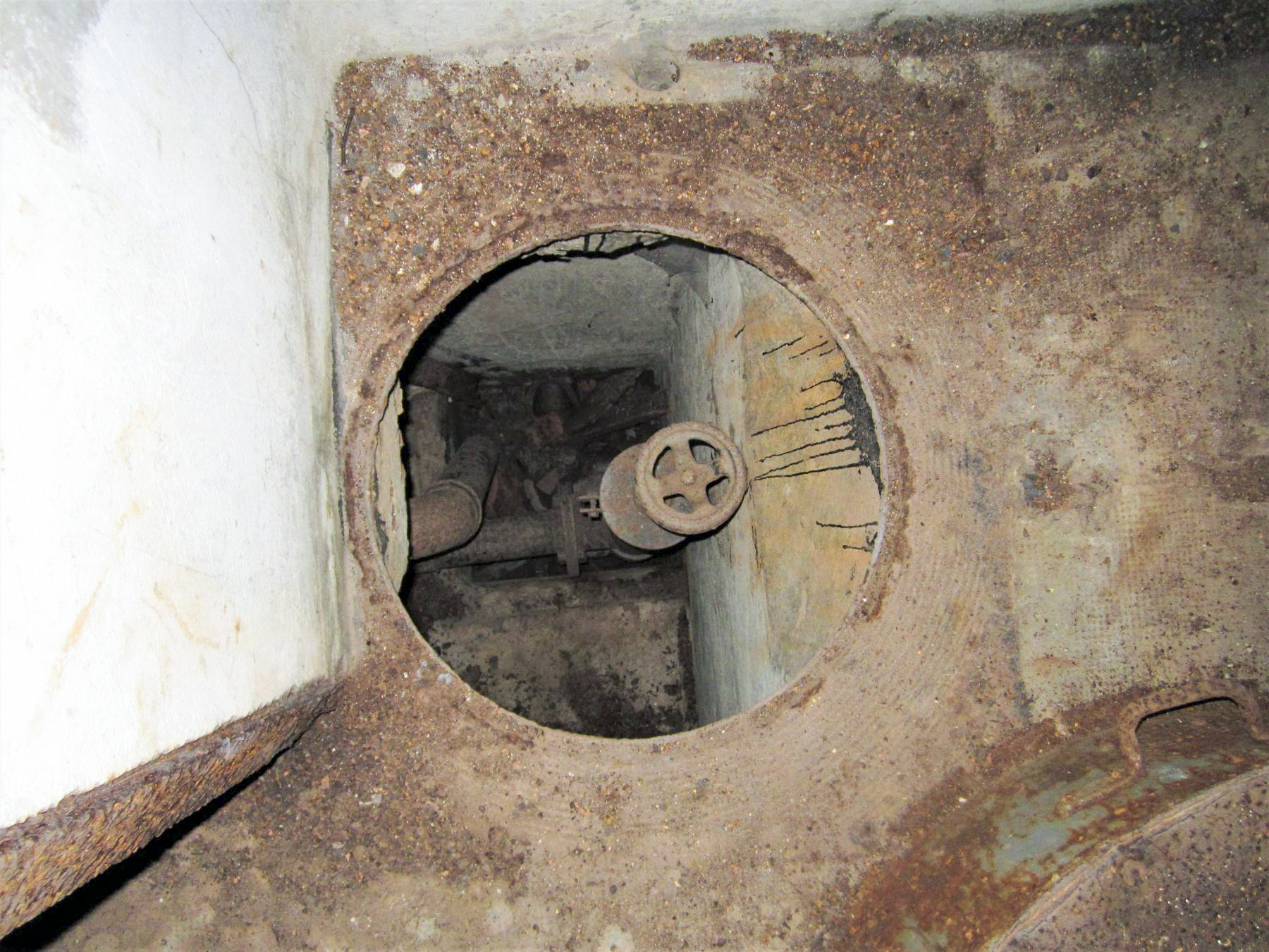 Ligne Maginot - NONNENHARDT N°3 - (Blockhaus pour arme infanterie) - Fosse des latrines
Vanne de vidange de la fosse chimique ASEPTA