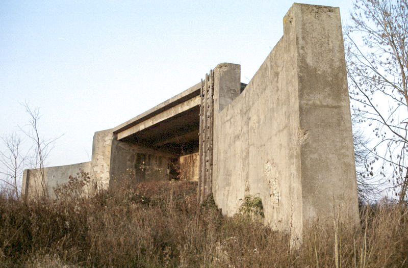 Ligne Maginot - LANGENSOULTZBACH - (Stand de tir) - Le massif récepteur et ses deux murs d'ailes - B. Henrich