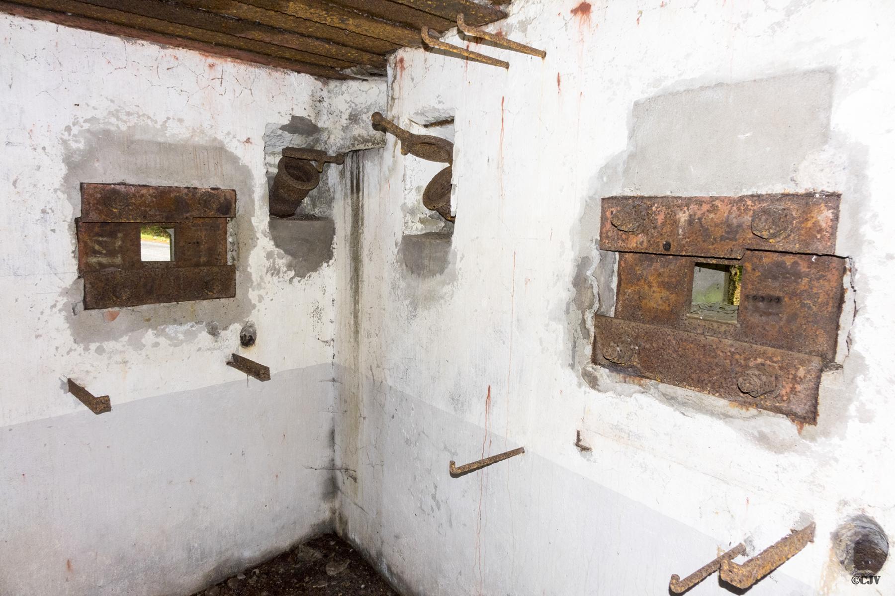 Ligne Maginot - LANGTHAL 1 - (Blockhaus pour arme infanterie) - Les deux créneaux FM