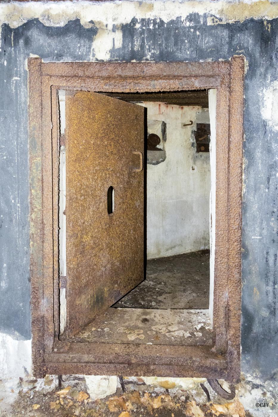 Ligne Maginot - LANGTHAL 2 - (Blockhaus pour arme infanterie) - Entrée de la chambre de tir FM - Lia VERMEULEN