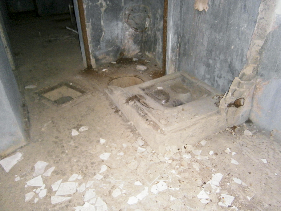 Ligne Maginot - LEMBACH - (Ouvrage d'infanterie) - Bloc 1
Étage inférieur
Latrines