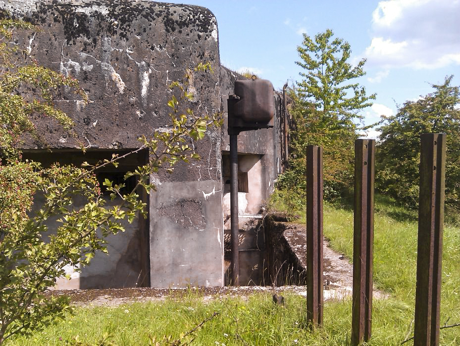 Ligne Maginot - LEMBACH - (Ouvrage d'infanterie) - Bloc 2
Rails antichar et projecteur blindé