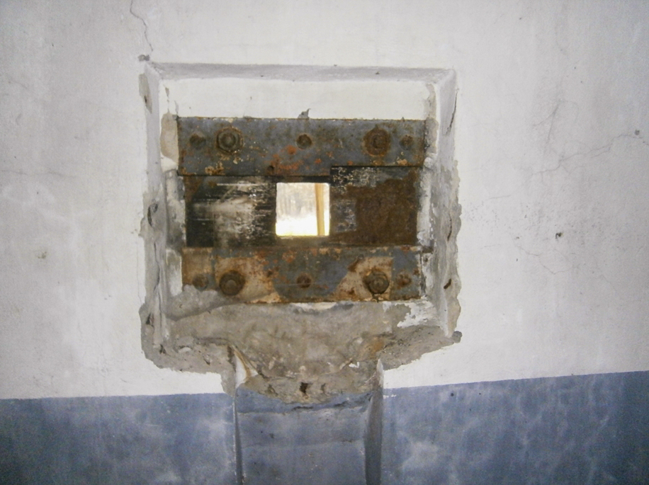 Ligne Maginot - LEMBACH - (Ouvrage d'infanterie) - Bloc 1
Créneau FM flanquant la chambre de tir