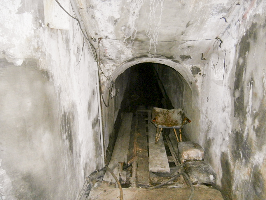Ligne Maginot - LEMBACH - (Ouvrage d'infanterie) - Bloc d'entrée
Galerie vers l'ouvrage
(égout visitable)