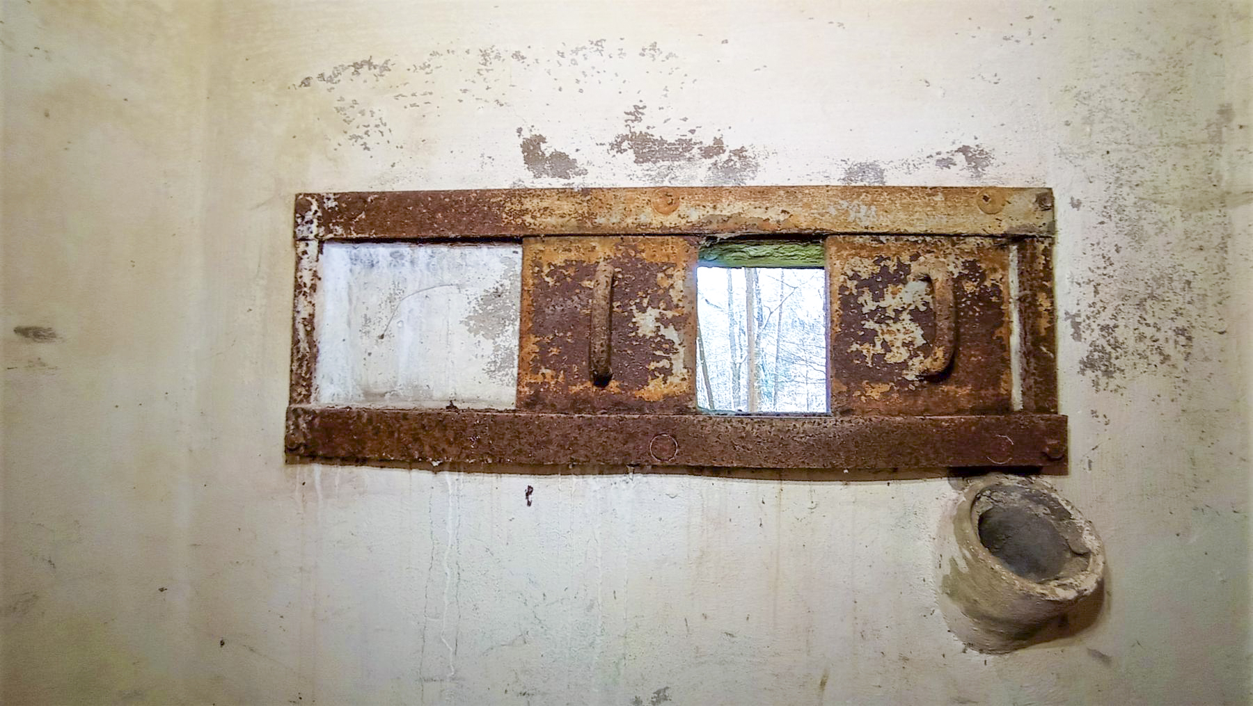 Ligne Maginot - M79 - BETZENTHAL 2 - (Blockhaus pour arme infanterie) - Détail du créneau droit - Baptiste GAUDIN