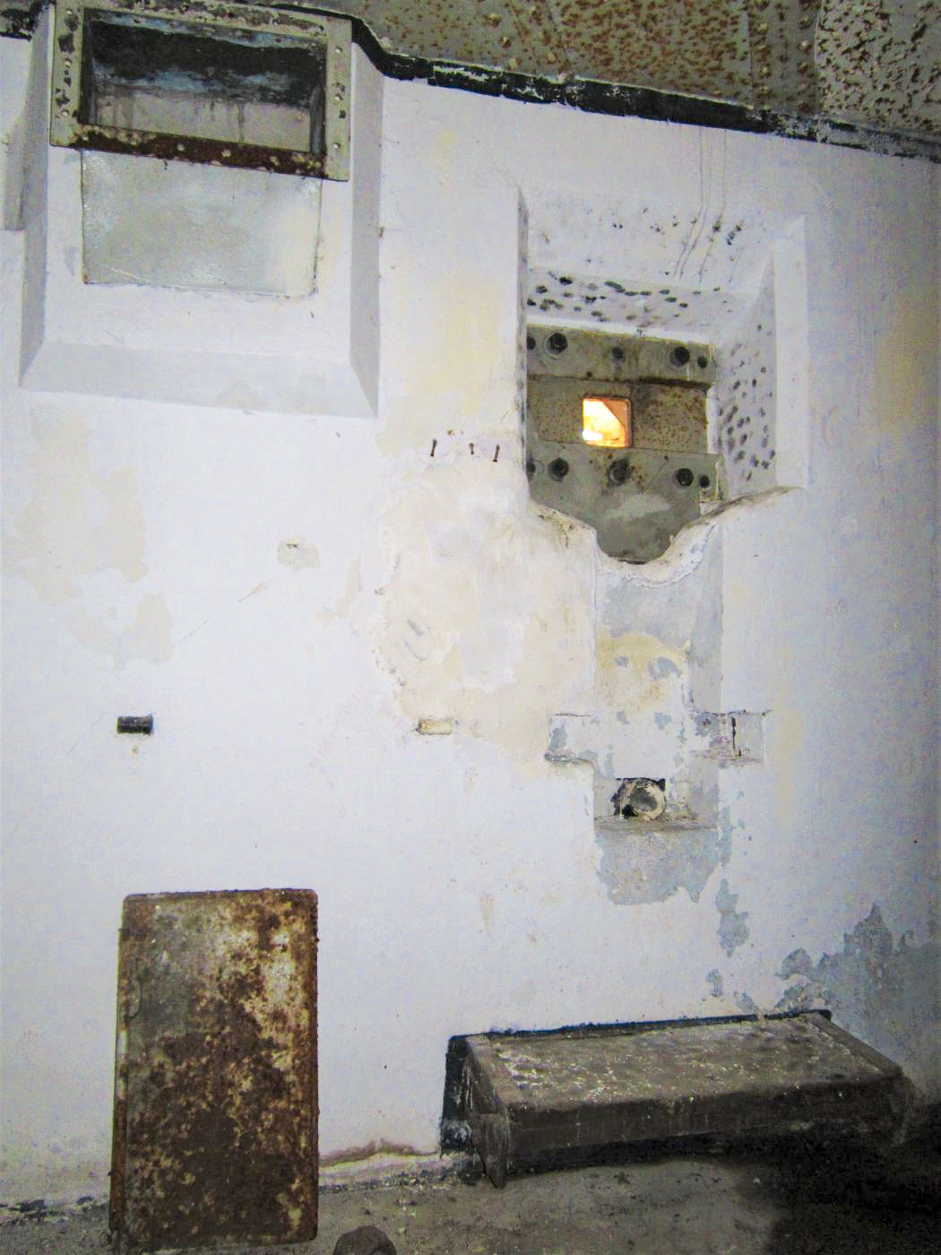 Ligne Maginot - NONNENHARDT N°1 - (Blockhaus pour arme infanterie) - Créneau FM défendant l'entrée et prise d'air - Gregory Fuchs