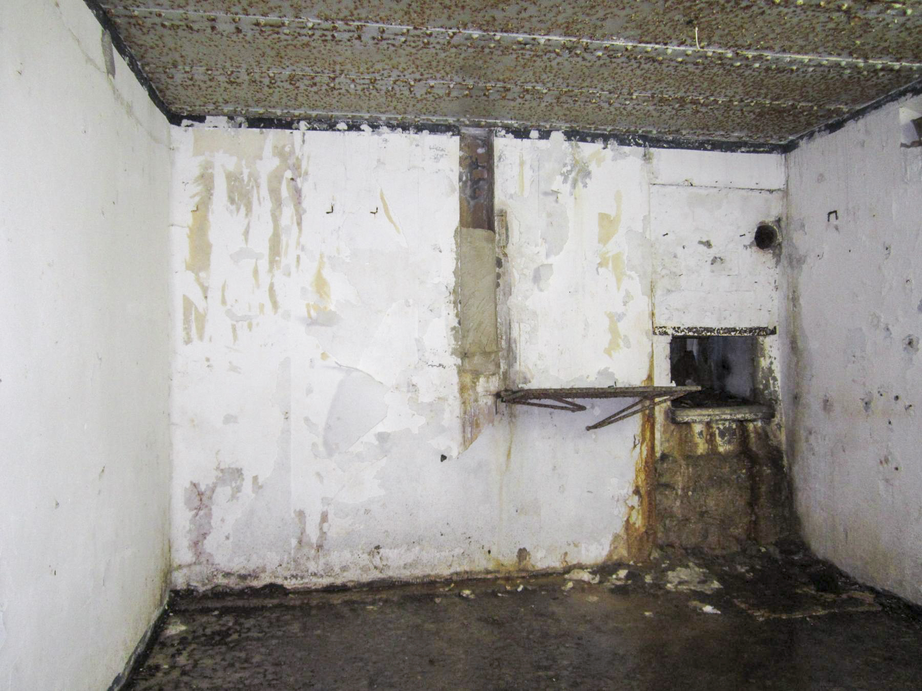 Ligne Maginot - NONNENHARDT N°1 - (Blockhaus pour arme infanterie) - 2021 : Chambre de repos sans aménagement de squatteur...