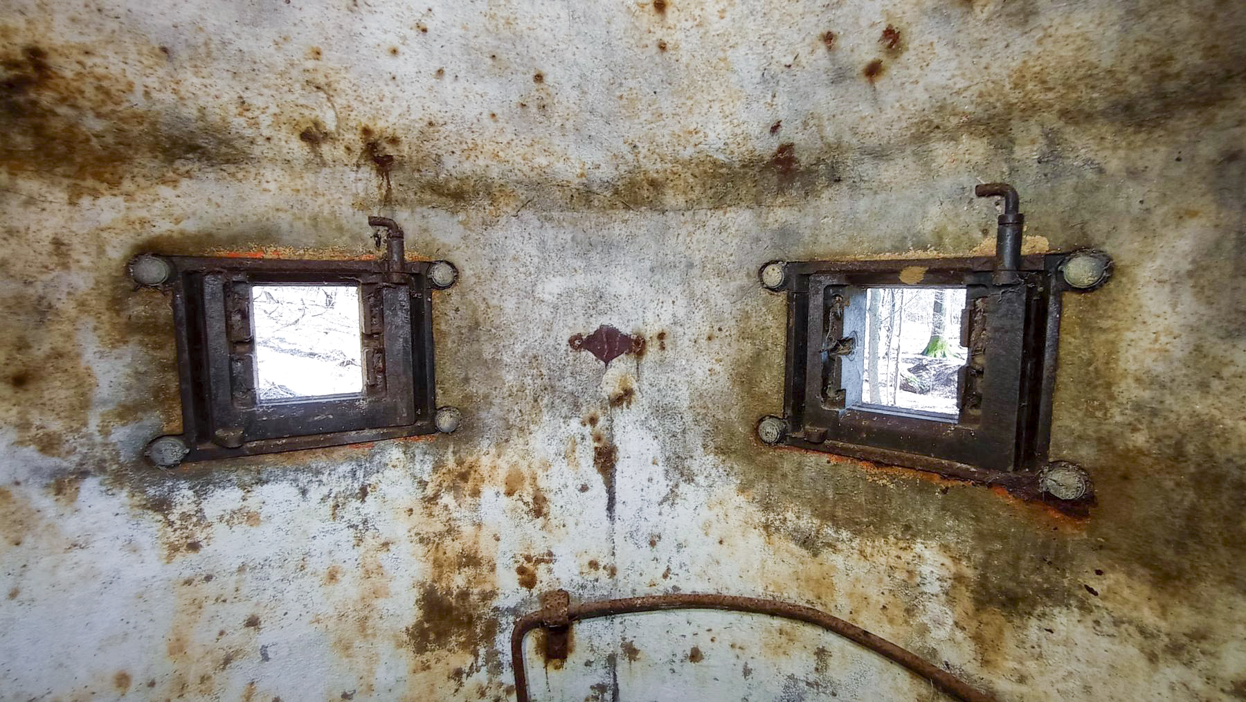 Ligne Maginot - NONNENHARDT N°2 - (Blockhaus pour arme infanterie) - Créneaux de la cloche GFM