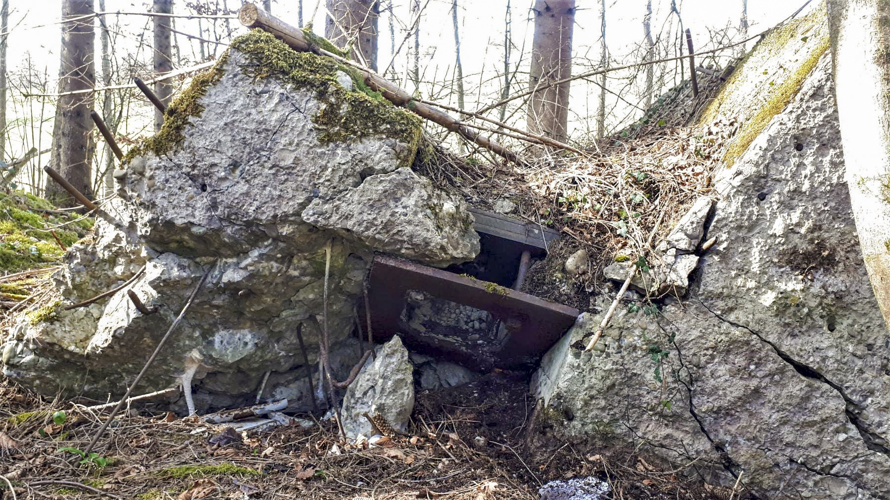 Ligne Maginot - SCHMELZBACH OUEST - (Casemate d'infanterie) - Créneau FM de défense de l'entrée