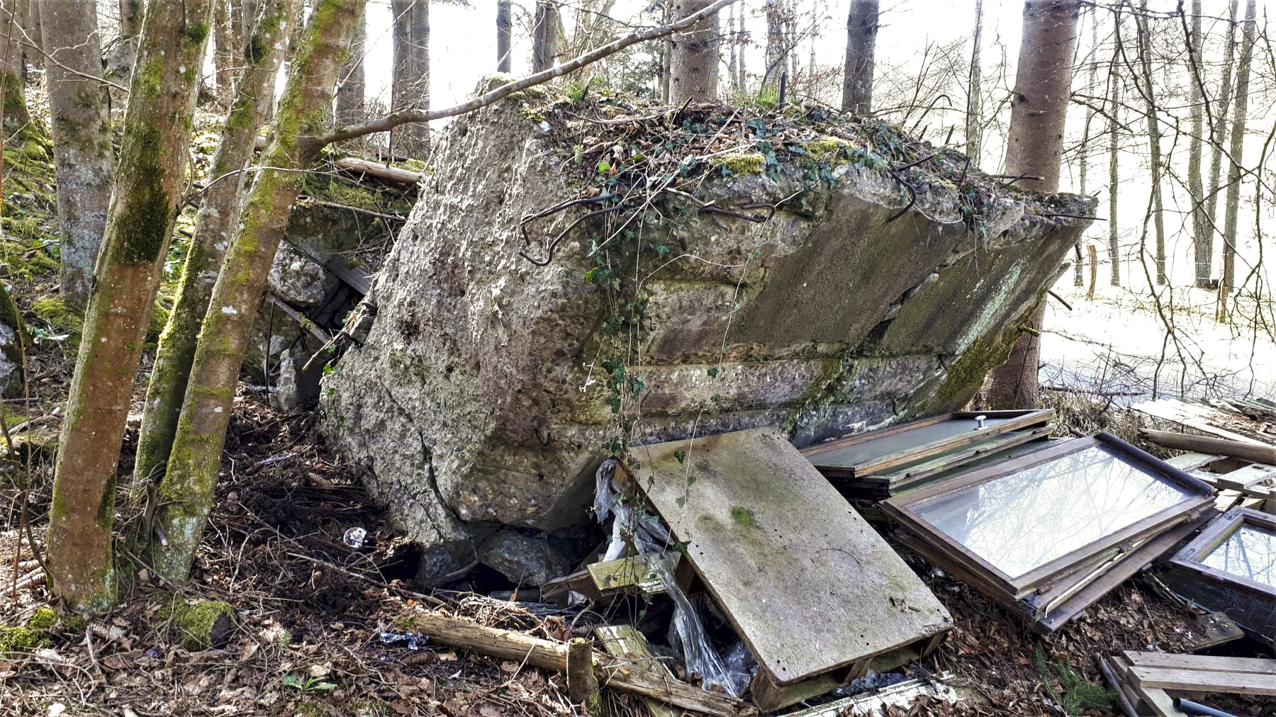 Ligne Maginot - SCHMELZBACH OUEST - (Casemate d'infanterie) - Un pan de mur de la façade