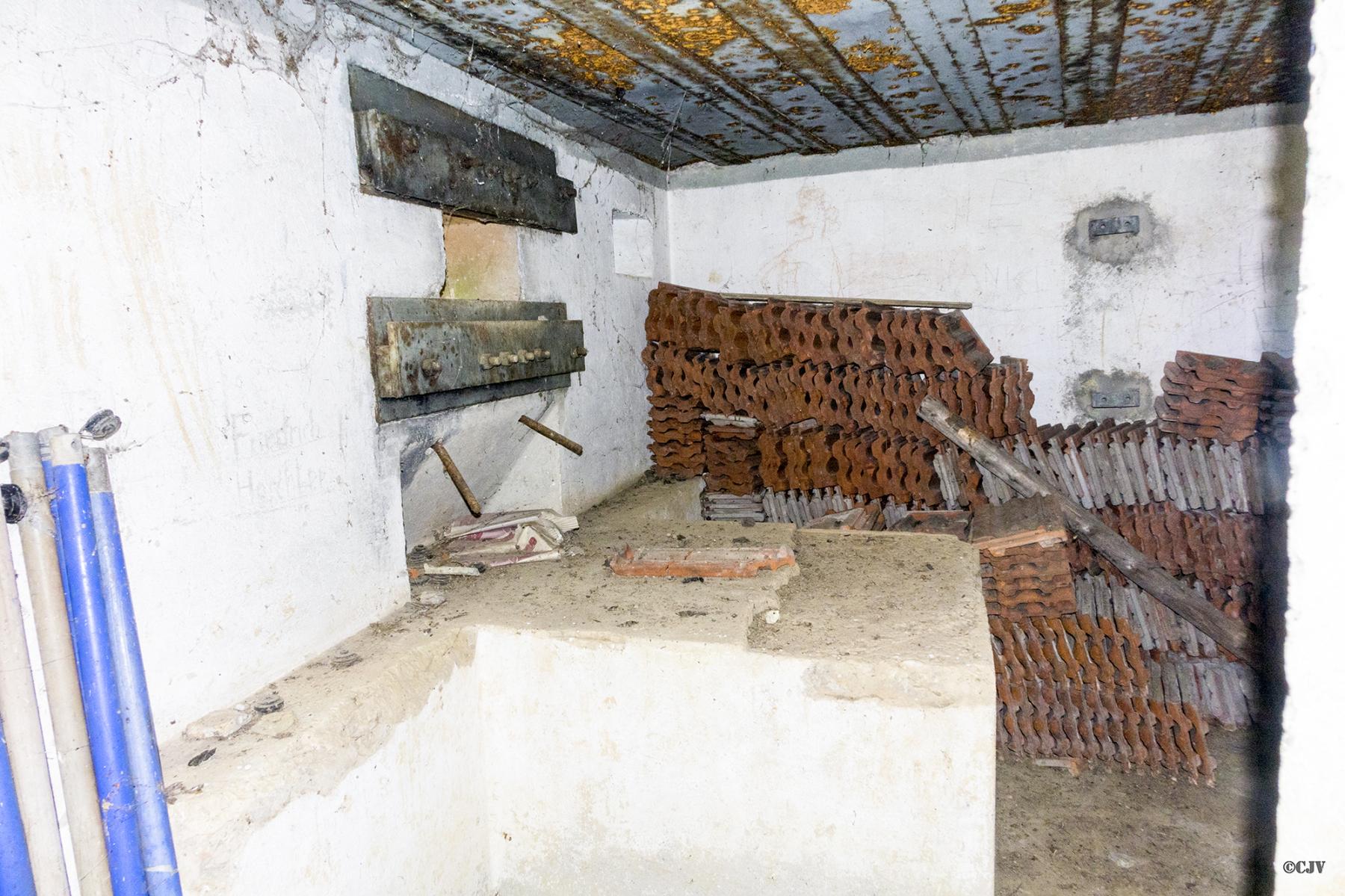 Ligne Maginot - SPIESS 1 - (Blockhaus pour arme infanterie) - Créneau mitrailleuse Sud-Ouest