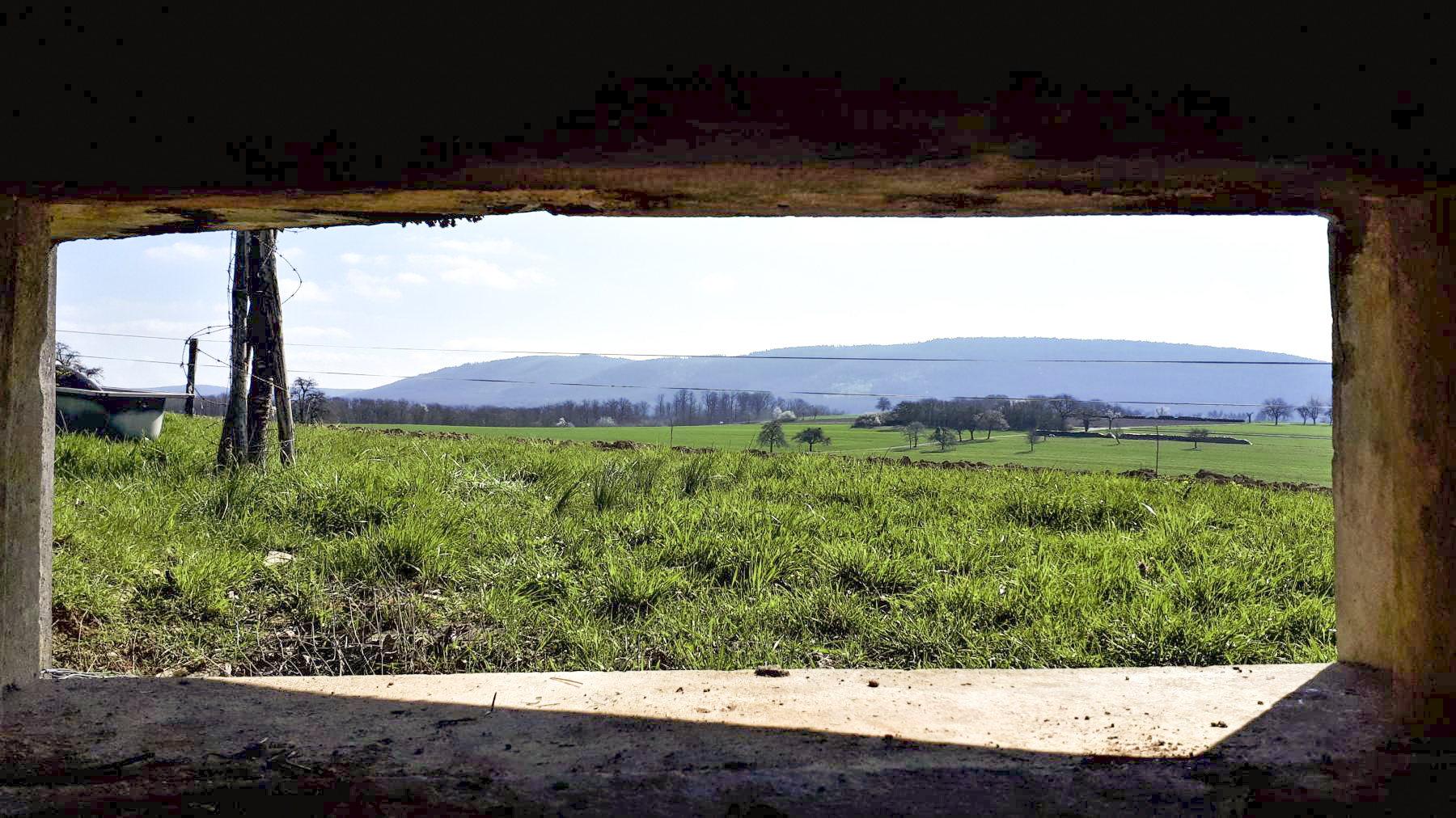 Ligne Maginot - SPIESS 3 - (Blockhaus pour arme infanterie) - Vue depuis le créneau mitrailleuse