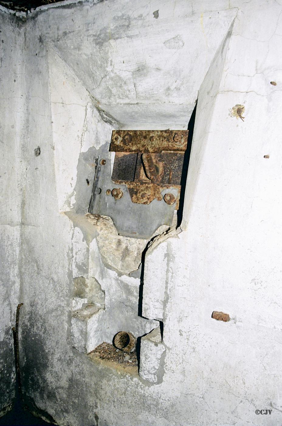 Ligne Maginot - TRAUTBACH CENTRE - (Blockhaus pour arme infanterie) - Les créneaux sont dirigés vers le bas pour flanquer la pente
