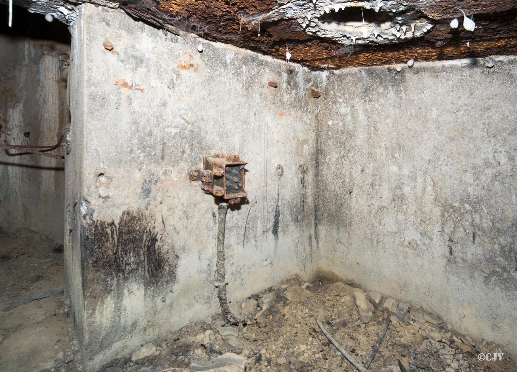 Ligne Maginot - DO1 - FOND D'HAVANGE - (Observatoire d'artillerie) - Le raccordement au réseau téléphonique souterrain de la fortification - Lia VERMEULEN