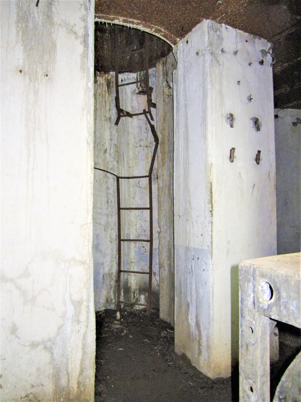 Ligne Maginot - WINDSTEIN - (Casemate d'infanterie - double) - Puits de la cloche GFM