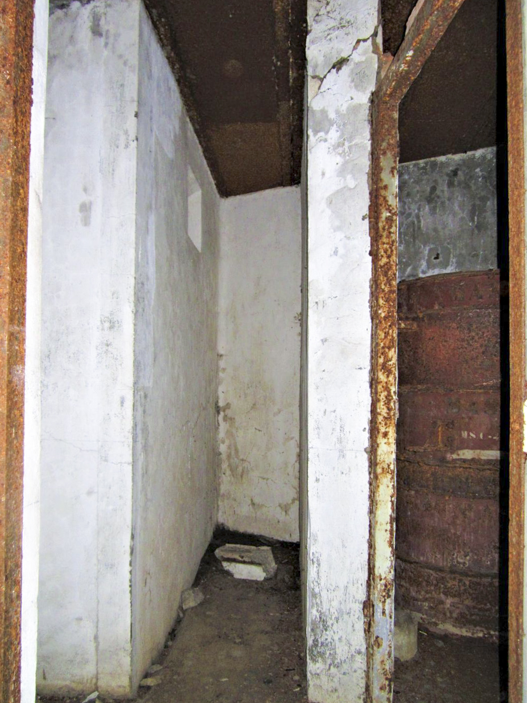 Ligne Maginot - WINDSTEIN - (Casemate d'infanterie - double) - Local en face de la chambre de troupe, à droite entrée de la caponnière FM défendant l'entrée